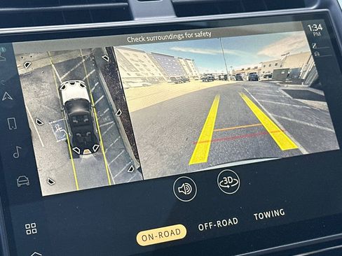 Used 2024 Land Rover Discovery Dynamic SE image 22