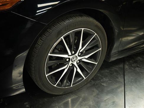 Used 2024 Toyota Camry SE w/ Convenience Package FWD image 4