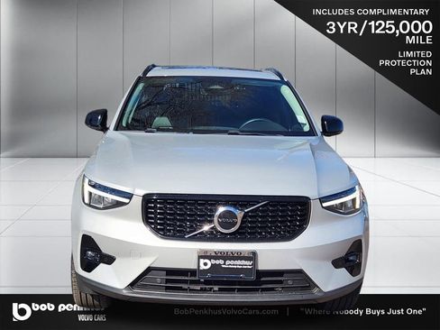 Used 2023 Volvo XC40 B5 Plus w/ Climate Package image 22