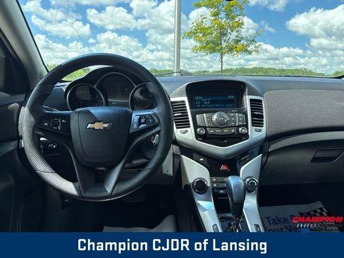 Used 2015 Chevrolet Cruze LT FWD image 2