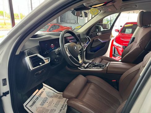 Used 2023 BMW X7 xDrive40i w/ Premium Package image 10