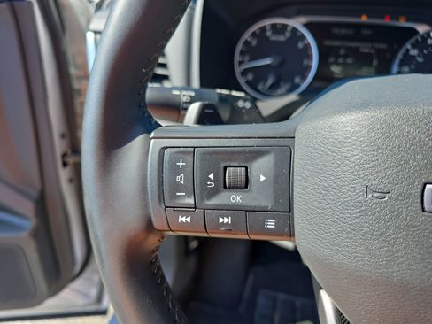 Used 2025 Nissan Rogue SV AWD/4WD image 23