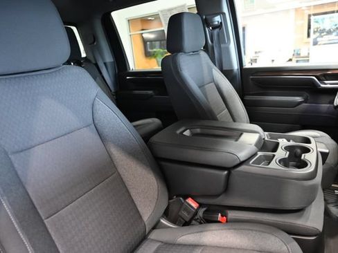 Used 2024 Chevrolet Silverado 2500 LT AWD/4WD image 11