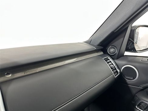 Used 2024 Land Rover Discovery Metropolitan Edition image 24