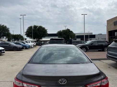 Used 2017 Toyota Camry SE FWD image 9