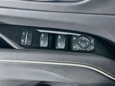 Used 2024 Cadillac Escalade Premium Luxury AWD/4WD image 18