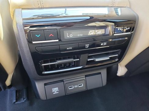 Used 2023 Acura MDX SH-AWD w/ Technology Package image 12
