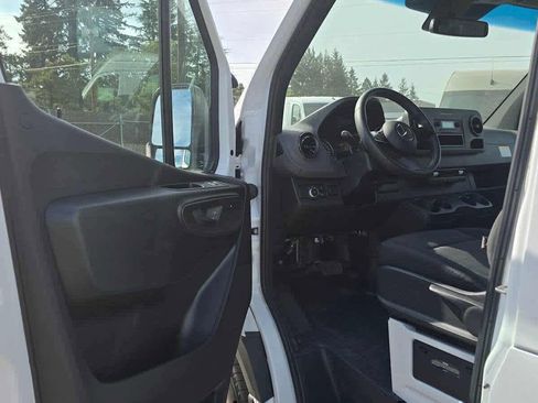 Used 2025 Mercedes-Benz Sprinter 2500 image 20