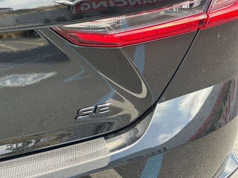 New 2026 Toyota Camry Hybrid FWD image 23