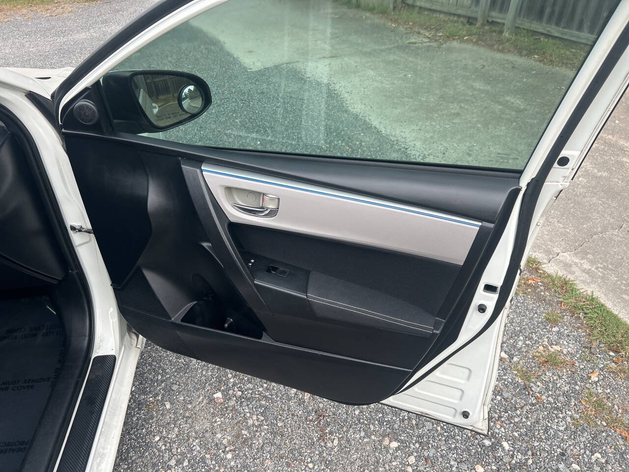 Used 2014 Toyota Corolla LE FWD image 18