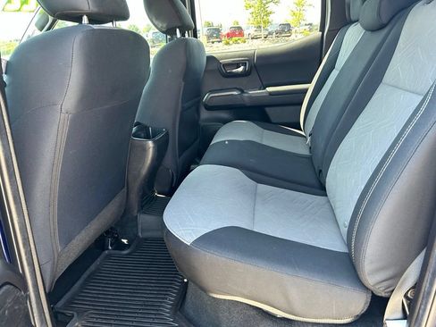 Used 2022 Toyota Tacoma TRD Off-Road AWD/4WD image 26