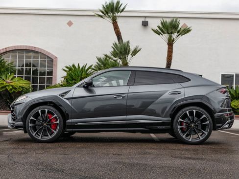 Used 2020 Lamborghini Urus image 2