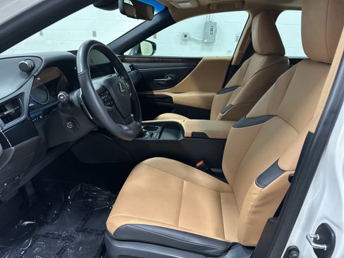 Used 2023 Lexus ES 300h w/ Premium Package image 16