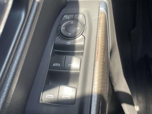 Used 2022 Chevrolet Silverado 1500 LT AWD/4WD image 22
