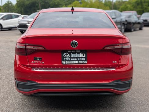 Used 2022 Volkswagen Jetta SE w/ Panoramic Sunroof Package FWD image 8