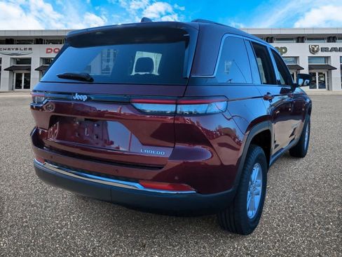 New 2025 Jeep Grand Cherokee Laredo w/ Luxury Tech Group I RWD image 8