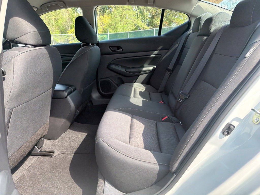 Used 2025 Nissan Altima 2.5 SV FWD image 9