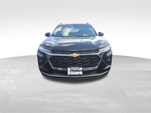 Used 2026 Chevrolet Trax LT w/ LT Convenience Package FWD image 2
