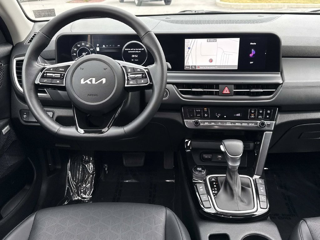 Used 2024 Kia Seltos SX w/ SX Sunroof Package AWD/4WD image 3