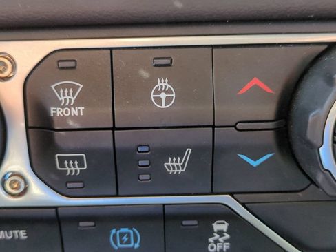 Used 2025 Jeep Wrangler Unlimited Sahara w/ Safety Group AWD/4WD image 25