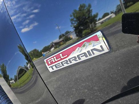 Used 2015 GMC Canyon SLE w/ All-Terrain Package AWD/4WD image 11