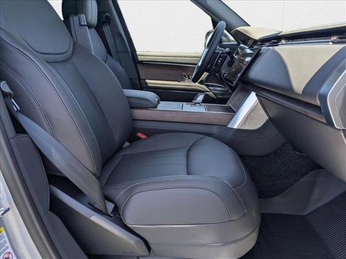 New 2025 Land Rover Range Rover SE image 17