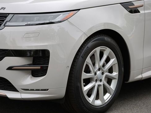 New 2025 Land Rover Range Rover Sport Dynamic SE AWD/4WD image 4