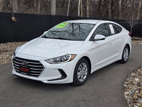 Used 2017 Hyundai Elantra SE w/ Cargo Package image 1