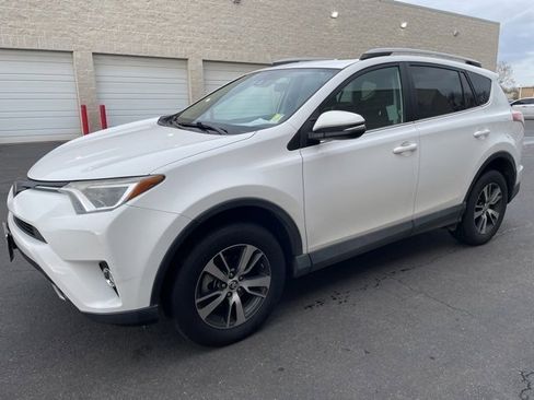 Used 2018 Toyota RAV4 XLE image 4