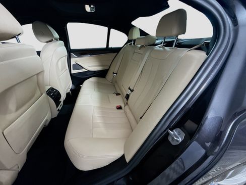 Used 2023 BMW 540i w/ Premium Package image 25