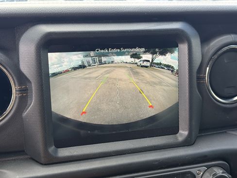 Used 2023 Jeep Wrangler Unlimited Sahara AWD/4WD image 22