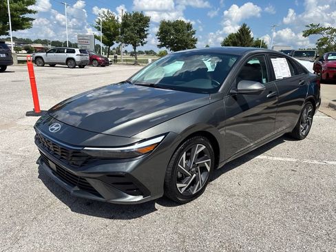 Used 2024 Hyundai Elantra Limited FWD image 13