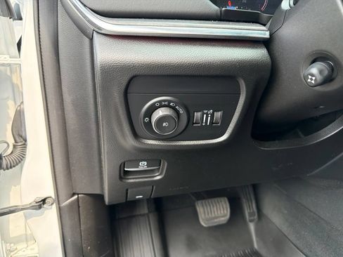 Used 2024 Jeep Grand Cherokee L Overland w/ Advanced Protech Group III AWD/4WD image 16
