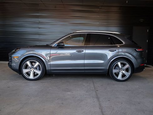 Certified 2024 Porsche Cayenne AWD/4WD image 2