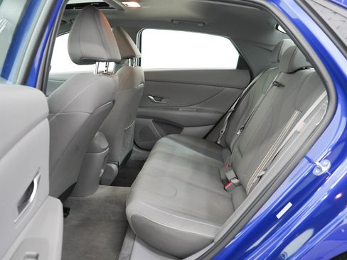 Used 2025 Hyundai Elantra SEL FWD image 18