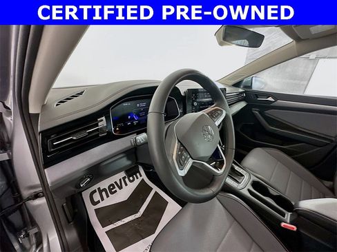 Used 2025 Volkswagen Jetta SE image 9