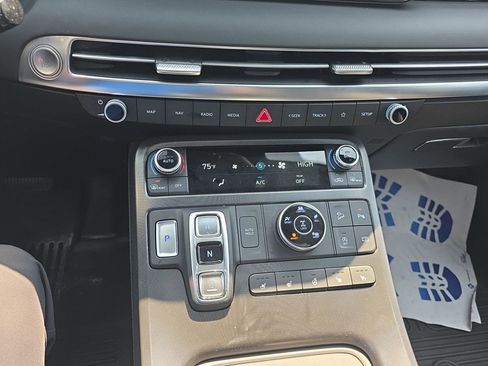 Used 2025 Hyundai Palisade Calligraphy image 13