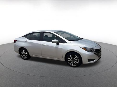 Used 2025 Nissan Versa SV FWD image 2