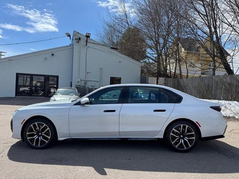 Used 2024 BMW 740i xDrive 740i xDrive image 3