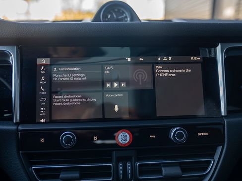 Certified 2025 Porsche Macan image 11