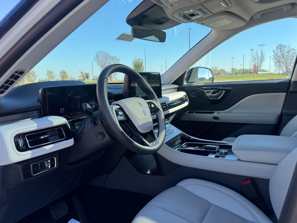 Used 2026 Lincoln Aviator AWD image 9