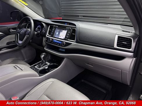 Used 2016 Toyota Highlander XLE FWD image 12