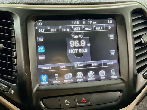 Used 2018 Jeep Cherokee Limited AWD/4WD image 18