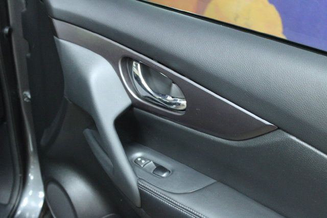 Used 2015 Nissan Rogue S FWD image 11