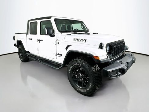 Used 2024 Jeep Gladiator Sport image 2