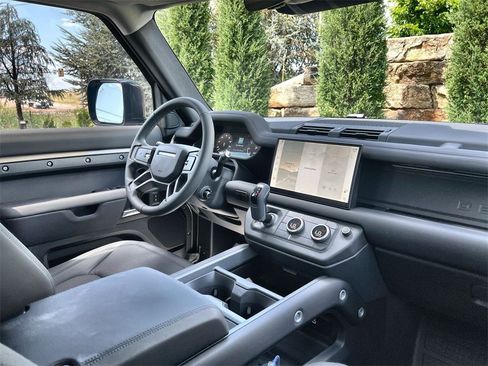 Used 2025 Land Rover Defender 110 S image 14