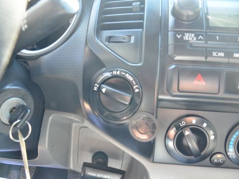Used 2012 Toyota Tacoma 4x4 Regular Cab image 22
