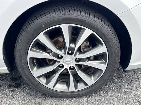 Used 2018 Hyundai Elantra GT FWD image 9