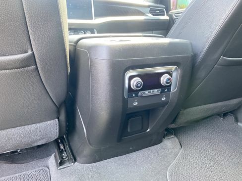 Used 2023 GMC Yukon XL Denali AWD/4WD image 23