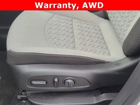 Used 2023 Chevrolet Equinox LS image 9